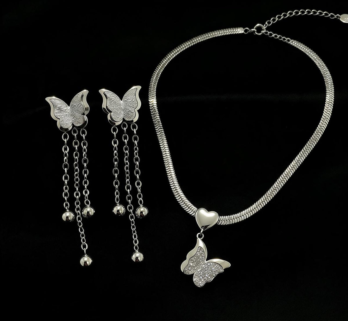 CONJUNTO BORBOLETA 3D PRATA — Brinco + Colar